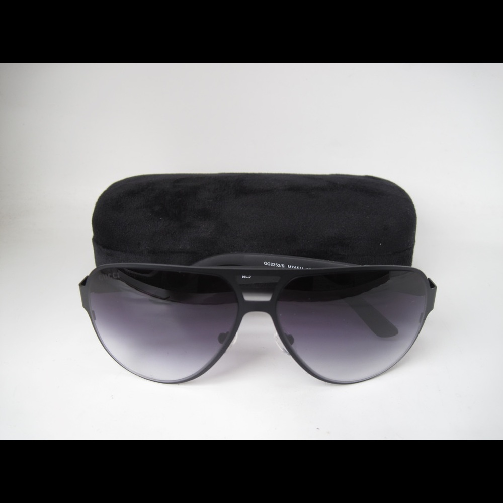 Gucci Mens Sunglasses GG2252 M7A Black Mattie/ Gray Lens Aviator.